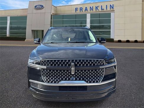New 2025 Lincoln Navigator L Reserve image 2