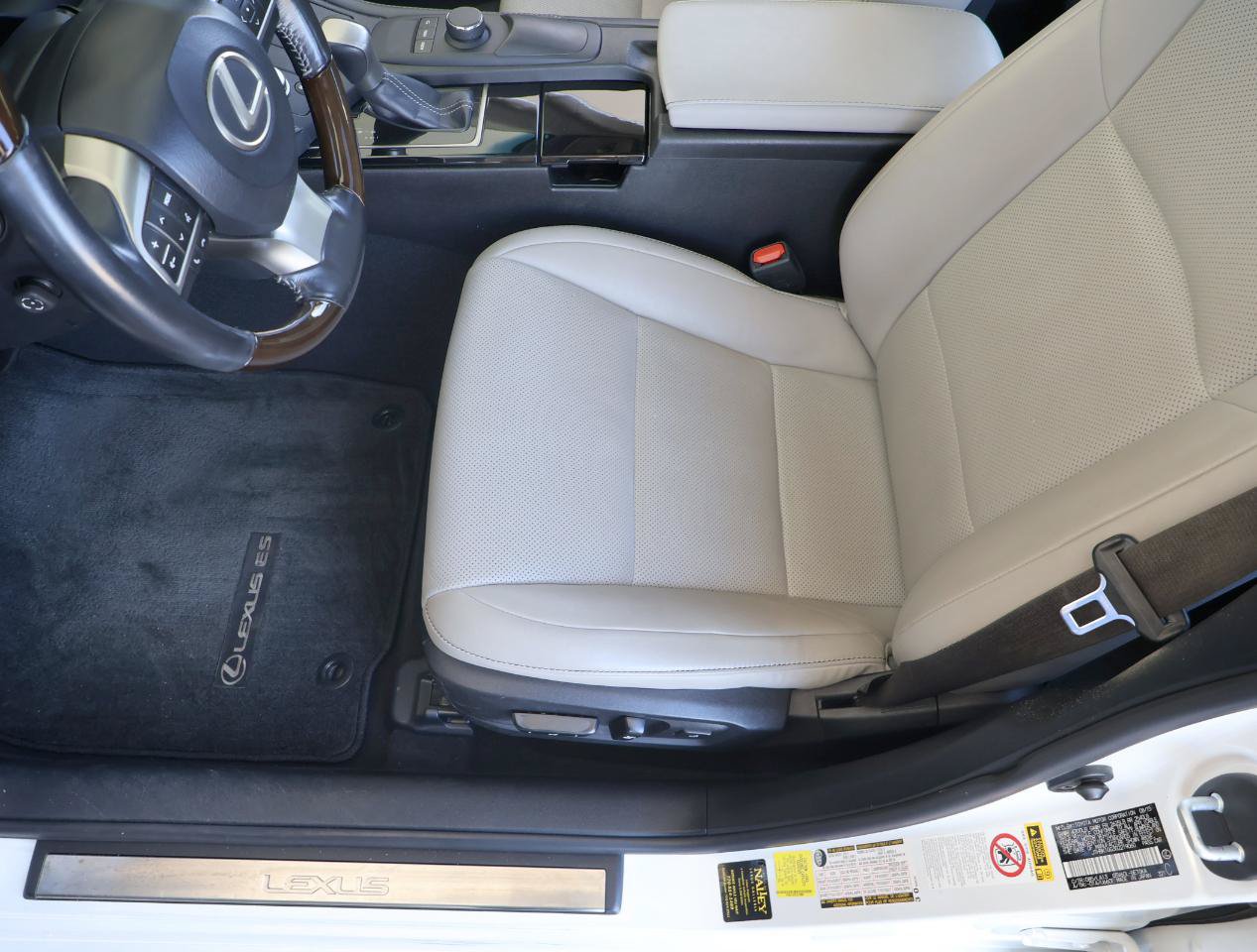 Used 2016 Lexus ES 350 w/ Premium Package w/Wood Trim FWD image 32