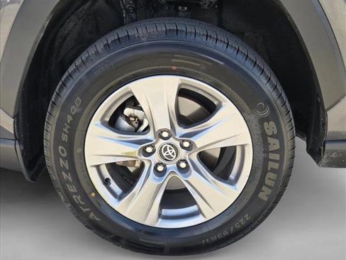 Used 2025 Toyota RAV4 XLE FWD image 22