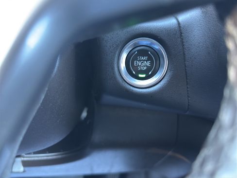 Used 2023 Chevrolet Suburban Z71 image 31