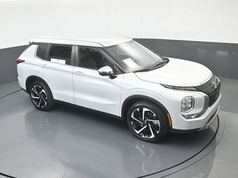 Used 2022 Mitsubishi Outlander SE image 59