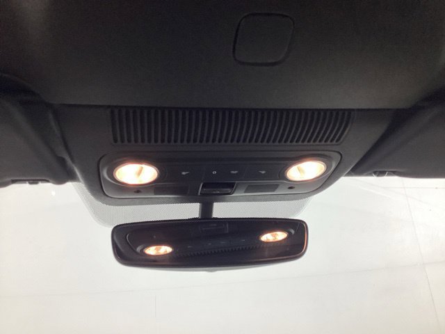 Used 2019 Volkswagen Beetle 2.0T SE FWD image 17