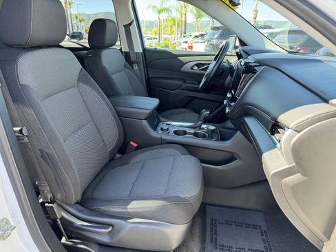 Used 2020 Chevrolet Traverse LT image 38
