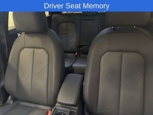 Used 2025 Audi Q3 2.0T Premium w/ Convenience Package image 23