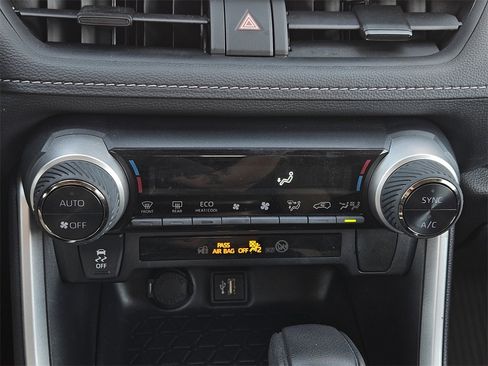 Used 2025 Toyota RAV4 XLE image 16