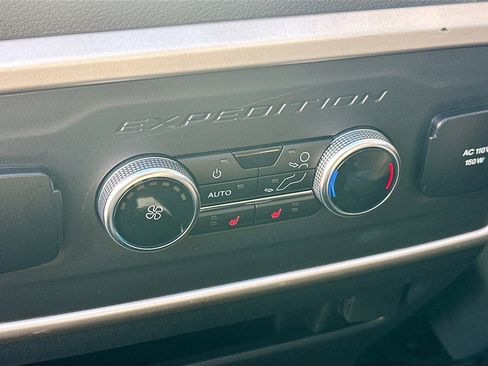 Used 2024 Ford Expedition Limited image 28