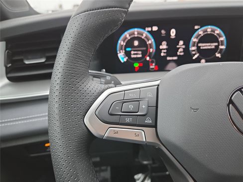 New 2026 Volkswagen Tiguan SE R-Line image 16