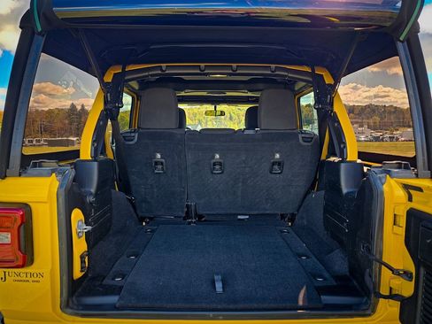 Used 2018 Jeep Wrangler Unlimited Rubicon w/ LED Lighting Group image 30