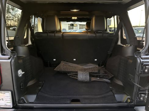 Used 2018 Jeep Wrangler Unlimited Sahara w/ Connectivity Group image 22