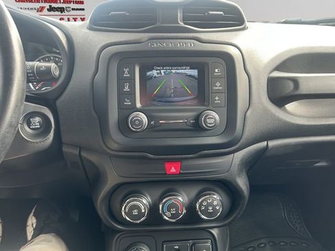 Used 2017 Jeep Renegade Latitude AWD/4WD image 19