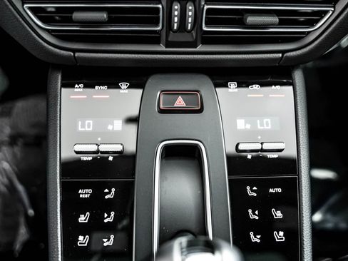 Used 2026 Porsche Macan AWD/4WD image 21