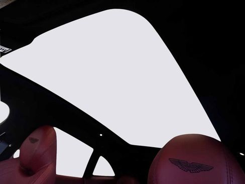 Used 2021 Aston Martin DBX image 25