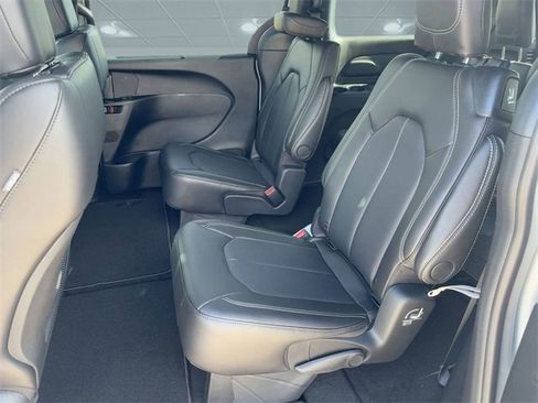 New 2026 Chrysler Pacifica Select image 15