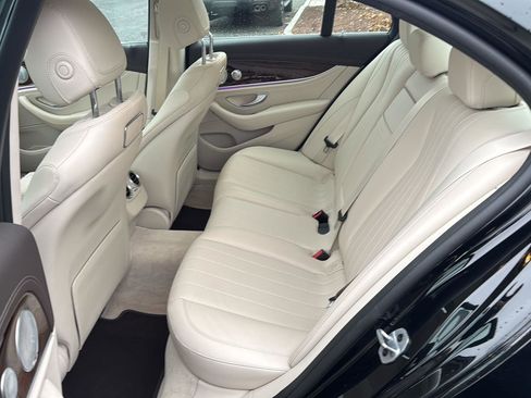 Certified 2019 Mercedes-Benz E 300 4MATIC image 6