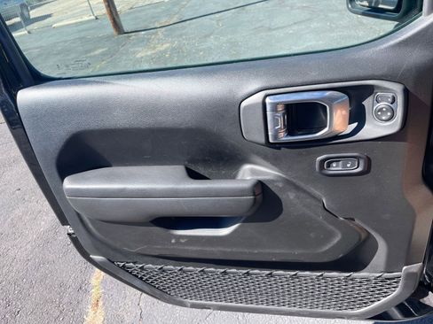 Used 2025 Jeep Wrangler Unlimited Rubicon image 20