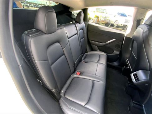 Used 2021 Tesla Model Y Long Range image 18
