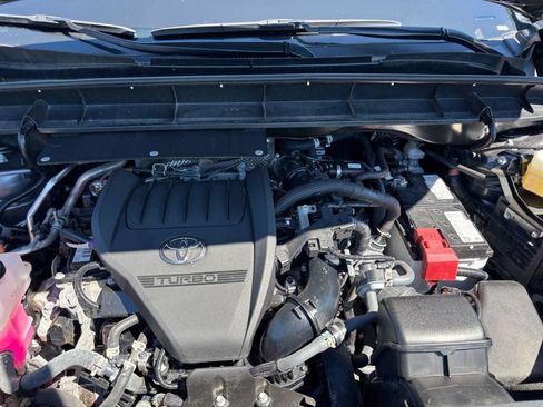 Used 2025 Toyota Highlander LE FWD image 34