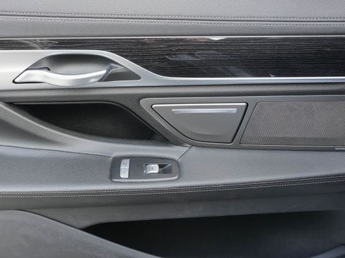 Used 2019 BMW 740i 740i w/ M Sport Package image 35