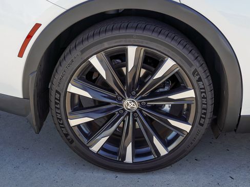 Certified 2025 Toyota Crown Platinum AWD/4WD image 11