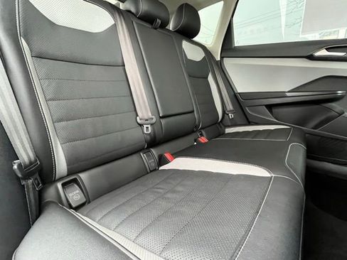 Used 2022 Volkswagen Taos SEL image 30