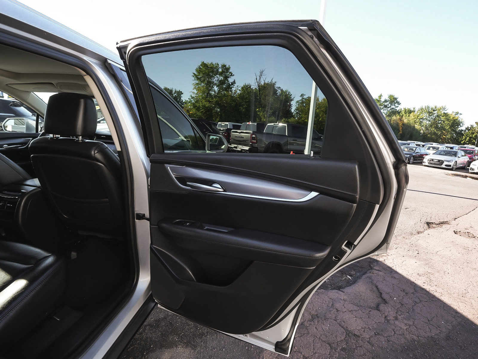 Used 2018 Cadillac XT5 Premium Luxury w/ Driver Assist Package AWD/4WD image 15