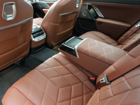 Certified 2023 BMW 760i xDrive w/ Luxury Rear Seating Package image 35