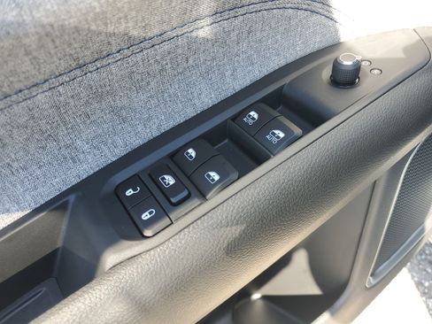 New 2026 Jeep Compass Latitude image 9