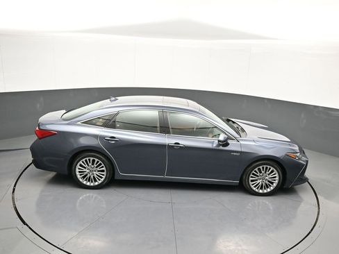 Used 2020 Toyota Avalon Limited image 36