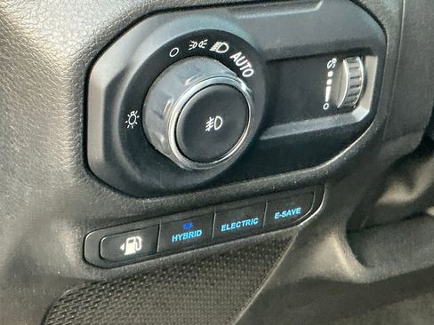 Used 2023 Jeep Wrangler Unlimited Sahara w/ Cold Weather Group image 13