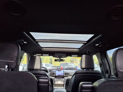 Certified 2020 Ford Explorer XLT w/ Equipment Group 202A image 20