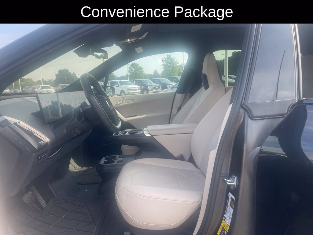 Used 2024 BMW iX xDrive50 w/ Sport Package AWD/4WD image 14