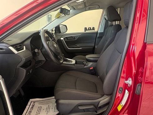 Used 2025 Toyota RAV4 LE AWD/4WD image 15