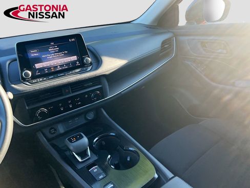 Used 2025 Nissan Rogue S image 30