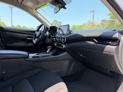 Used 2025 Nissan Sentra SV FWD image 31