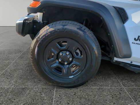 Used 2023 Jeep Gladiator Sport image 14