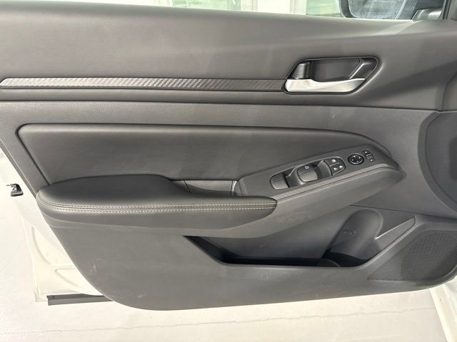 Used 2025 Nissan Altima 2.5 SV FWD image 17