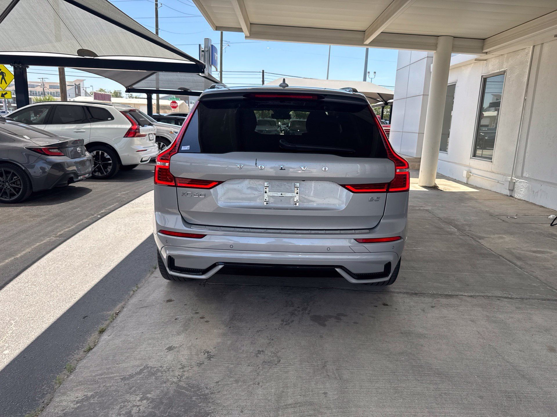 Certified 2023 Volvo XC60 B5 Ultimate w/ Climate Package FWD image 9