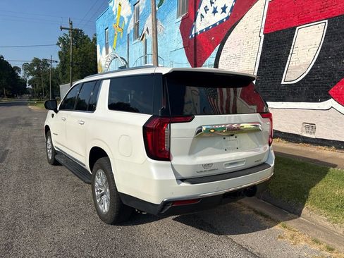 Used 2023 GMC Yukon XL SLT AWD/4WD image 5