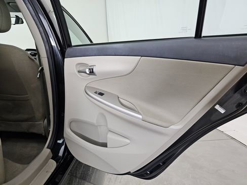 Used 2013 Toyota Corolla LE image 30