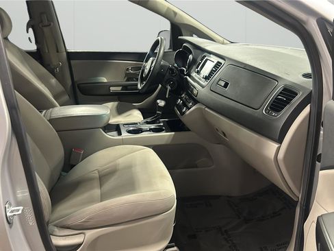 Used 2021 Kia Sedona LX FWD image 14