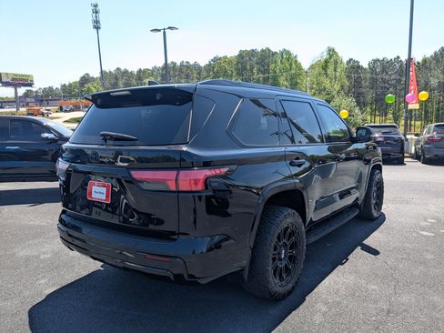 Used 2024 Toyota Sequoia Platinum AWD/4WD image 5