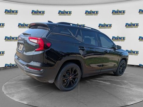 Used 2022 GMC Terrain SLT w/ Elevation Edition FWD image 3