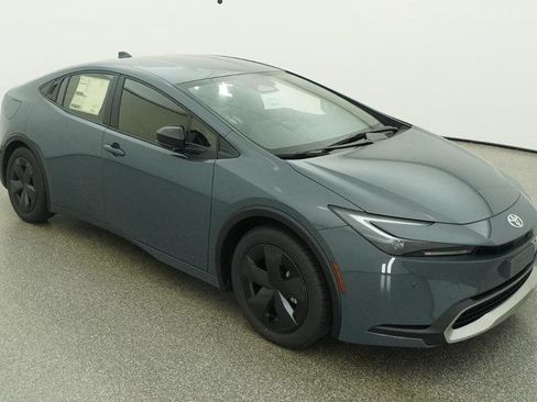 New 2026 Toyota Prius Plug-In Hybrid FWD image 10
