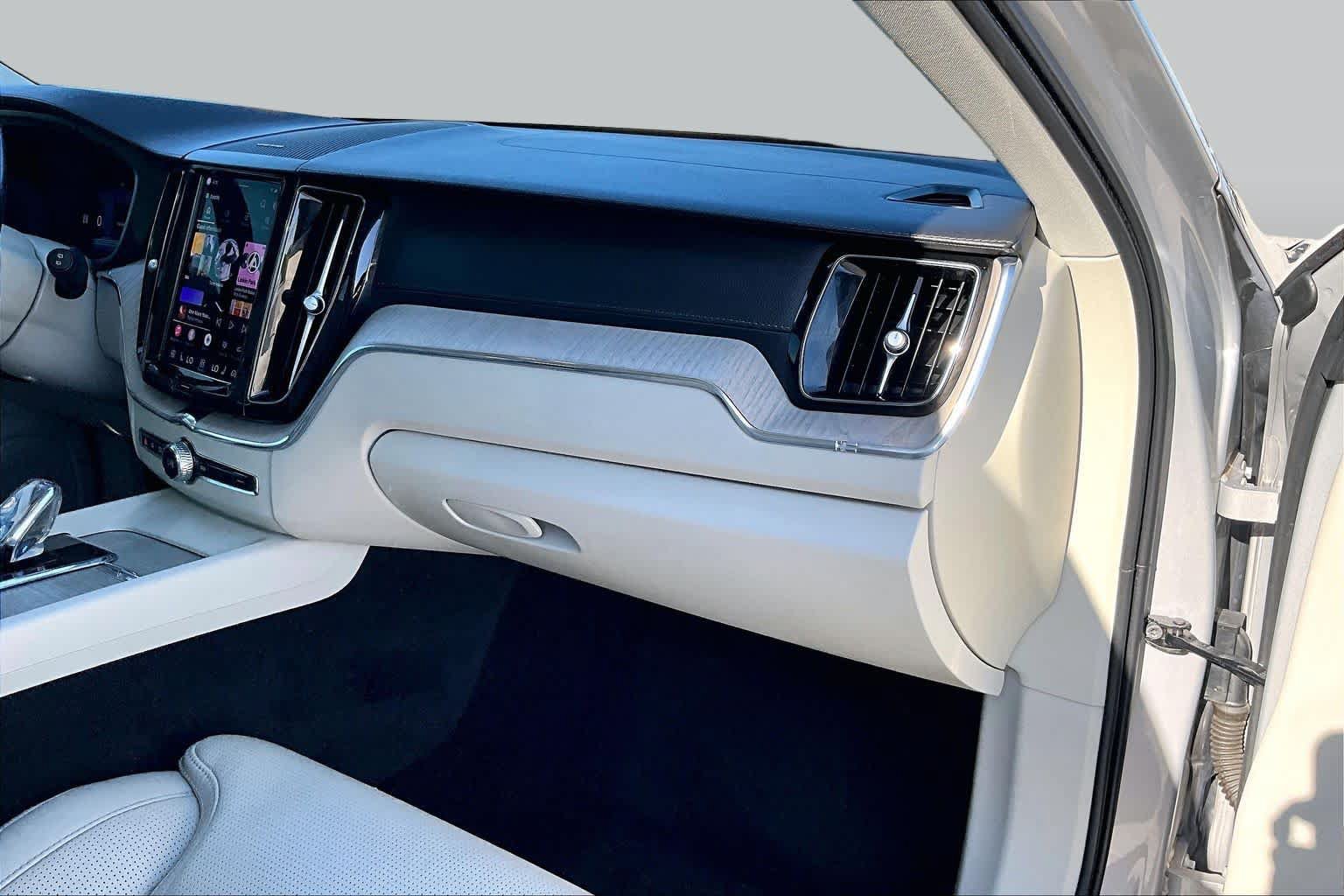 Used 2022 Volvo XC60 B5 Inscription w/ Advanced Package FWD image 17