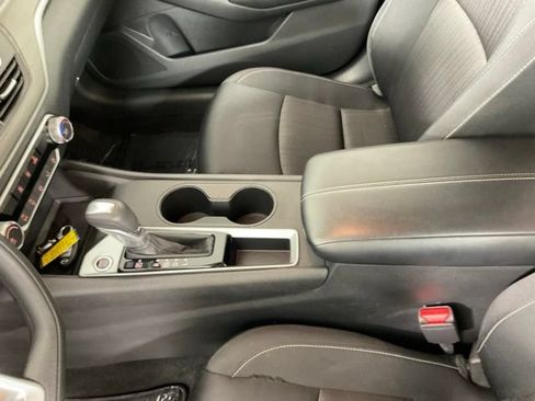 Used 2025 Nissan Altima 2.5 SV FWD image 14