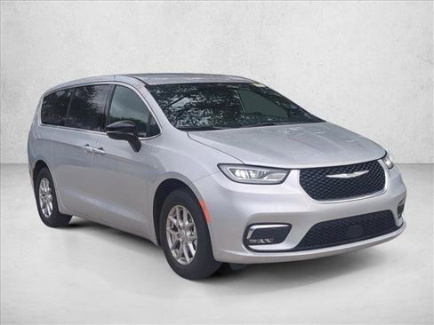 New 2026 Chrysler Pacifica Select image 7