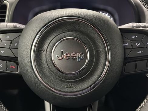 Used 2021 Jeep Renegade Latitude AWD/4WD image 15