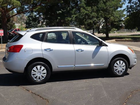 Used 2015 Nissan Rogue S w/ Convenience Package AWD/4WD image 4