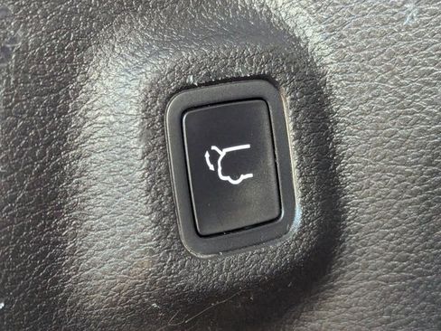 Used 2017 Jeep Compass Latitude w/ Popular Equipment Group image 32