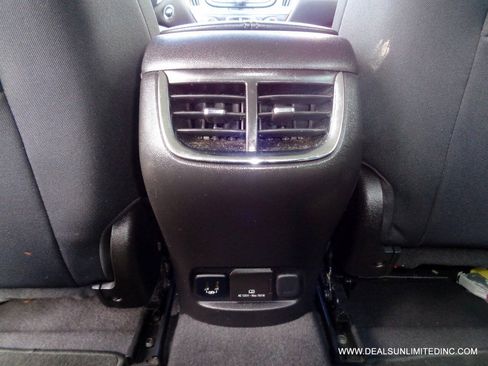 Used 2017 Chevrolet Malibu LT FWD image 15